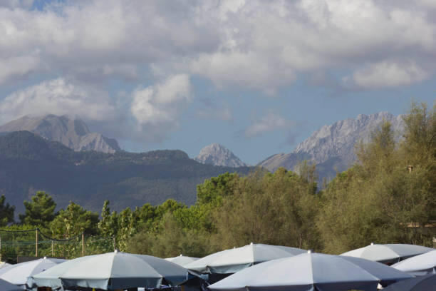 Alpi Apuane viste dalla spiaggia